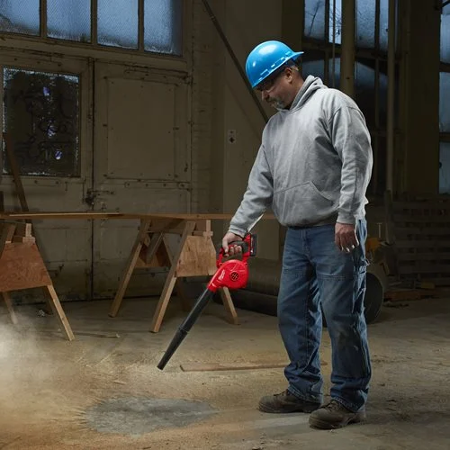 Kompaktowa dmuchawa Milwaukee M18 BBL-0 – widok z boku